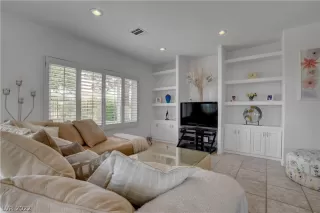 Photo #6: 2392745 Listing