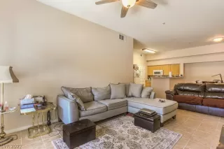 Photo #4: 2392759 Listing