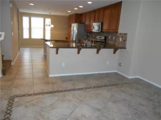 Photo #4: 2392802 Listing