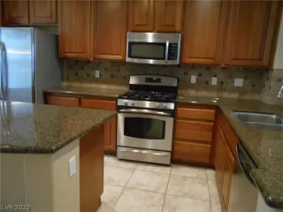 Photo #6: 2392802 Listing