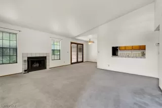 Photo #4: 2392811 Listing