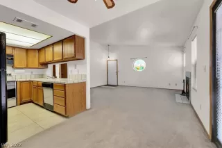 Photo #6: 2392811 Listing