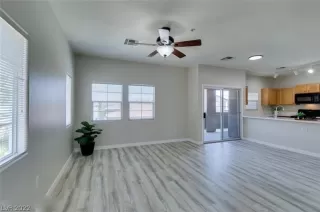 Photo #4: 2392818 Listing 