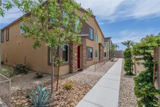 Photo #4: 2392823 Listing