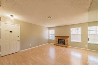 Photo #5: 2392862 Listing 