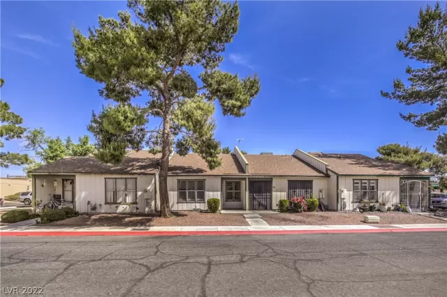 MLS: 2392867 Condo For Sale