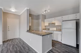 Photo #3: 2392873 Listing 