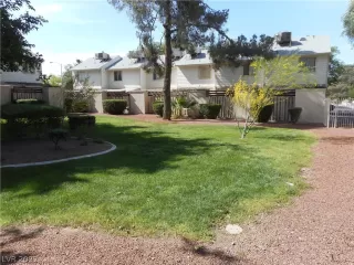 Photo #3: 2392878 Listing 