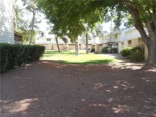 Photo #4: 2392878 Listing 