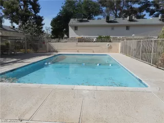 Photo #6: 2392878 Listing 