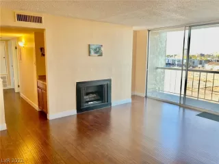 Photo #1: 2392956 Listing