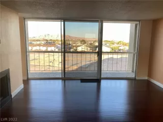 Photo #2: 2392956 Listing