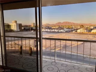 Photo #4: 2392956 Listing