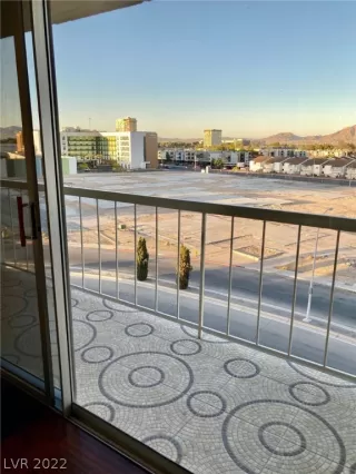 Photo #5: 2392956 Listing