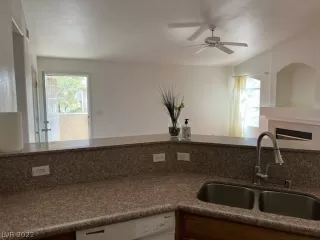 Photo #5: 2392975 Listing 