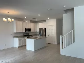 Photo #3: 2393030 Listing 