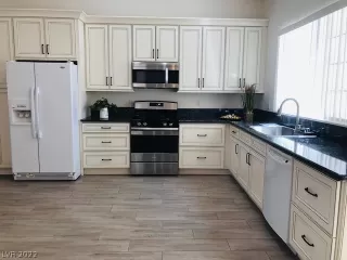 Photo #4: 2393080 Listing 