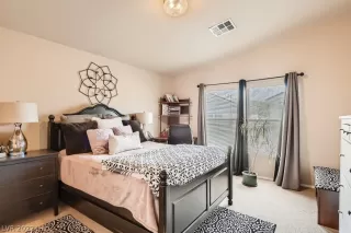 Photo #4: 2393091 Listing