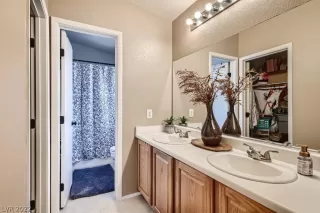 Photo #6: 2393091 Listing