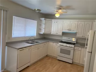 Photo #4: 2393101 Listing 