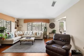 Photo #4: 2393103 Listing 