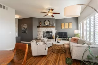 Photo #4: 2393104 Listing