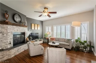 Photo #6: 2393104 Listing