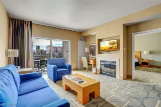 Photo #4: 2393121 Listing