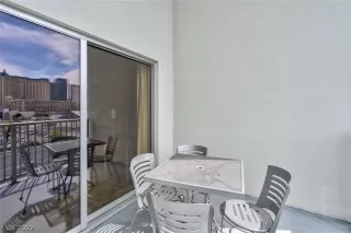 Photo #5: 2393121 Listing