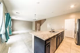 Photo #4: 2393142 Listing