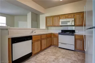 Photo #4: 2393161 Listing