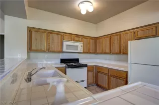 Photo #5: 2393161 Listing