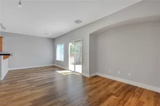 Photo #5: 2393166 Listing 