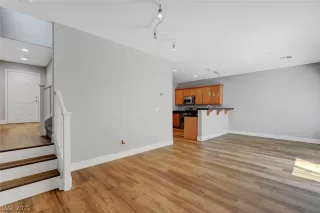 Photo #6: 2393166 Listing 