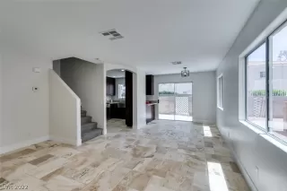 Photo #4: 2393168 Listing 