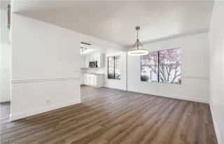 Photo #5: 2393178 Listing