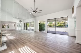 Photo #6: 2393178 Listing