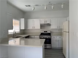 Photo #3: 2393181 Listing 