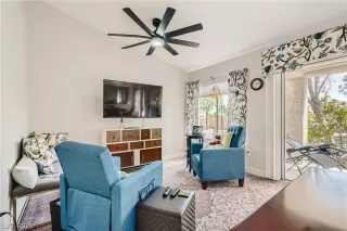 Photo #4: 2393219 Listing