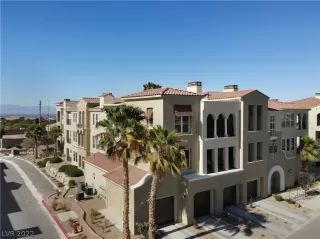 Photo #1: 2393257 Listing 