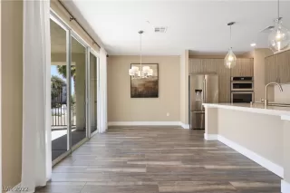 Photo #5: 2393257 Listing 