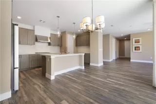 Photo #6: 2393257 Listing 