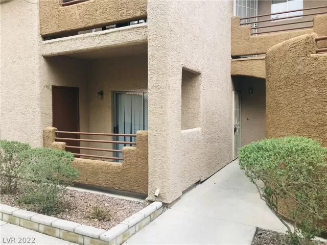 MLS: 2393281 Condo For Sale