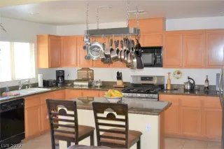 Photo #3: 2393297 Listing 