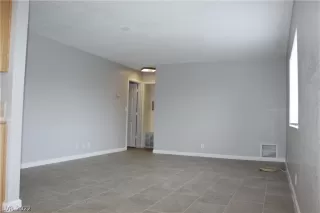 Photo #5: 2393340 Listing 