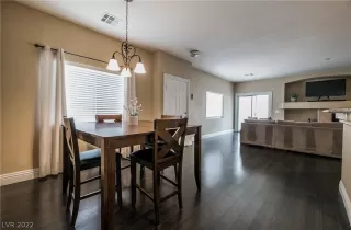 Photo #4: 2393384 Listing