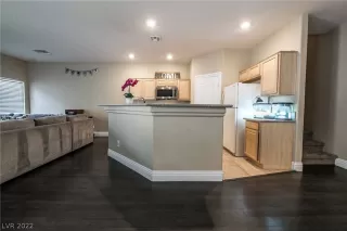 Photo #5: 2393384 Listing