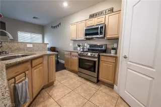 Photo #6: 2393384 Listing