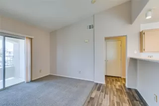 Photo #5: 2393429 Listing