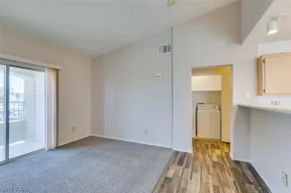 Photo #6: 2393429 Listing